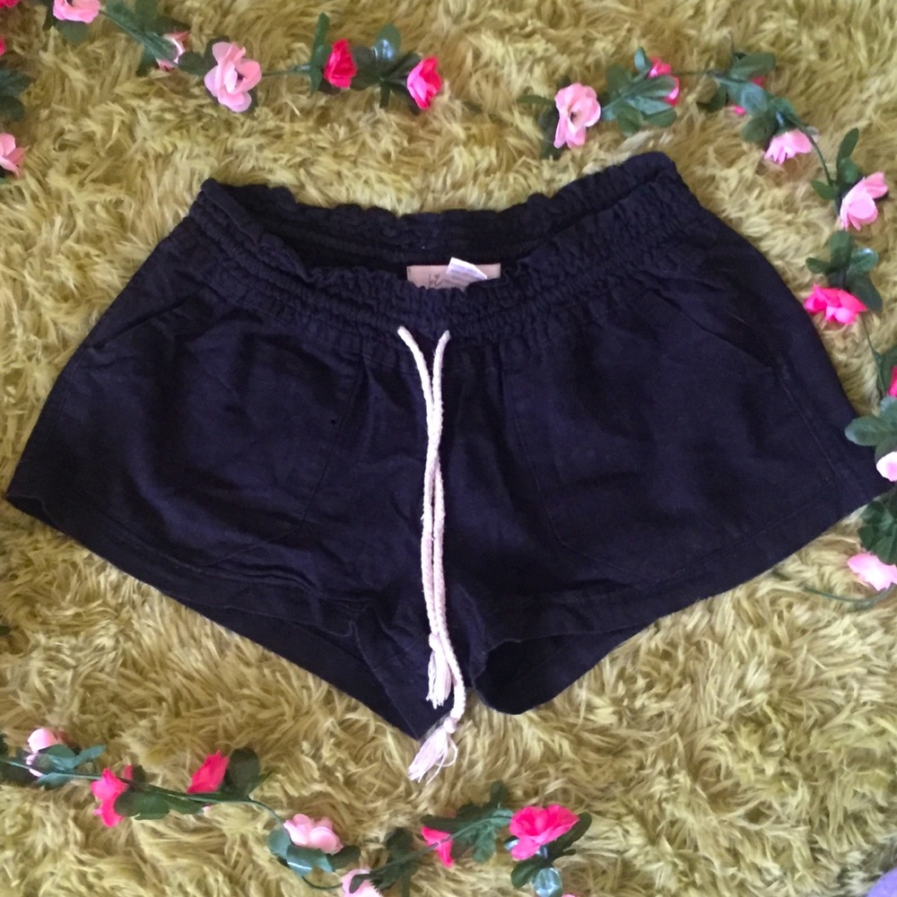 🌀 Black Beach Shorts - Medium